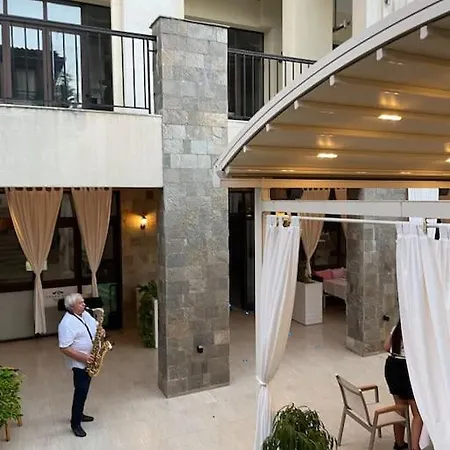 Green Life Apartment